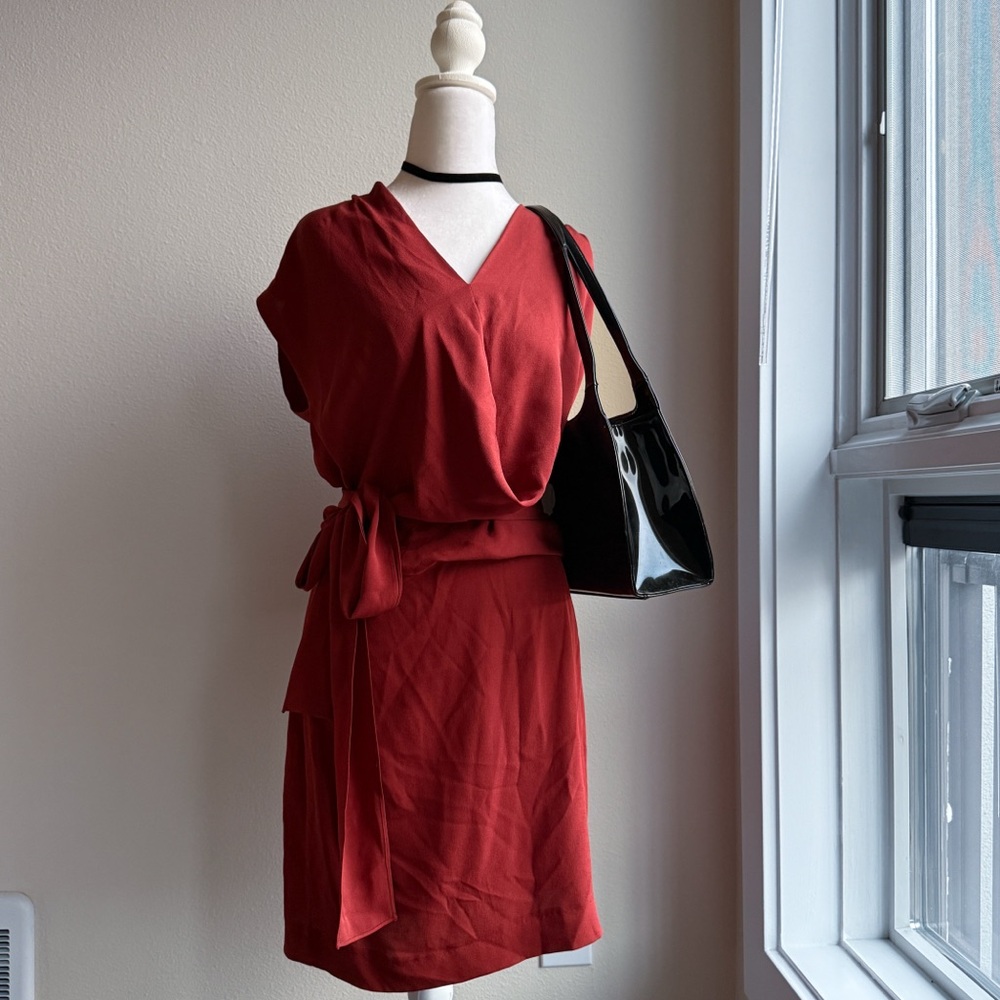 100% Silk Diane Von Furstenberg Elegant Red Burgundy Dress Size 0